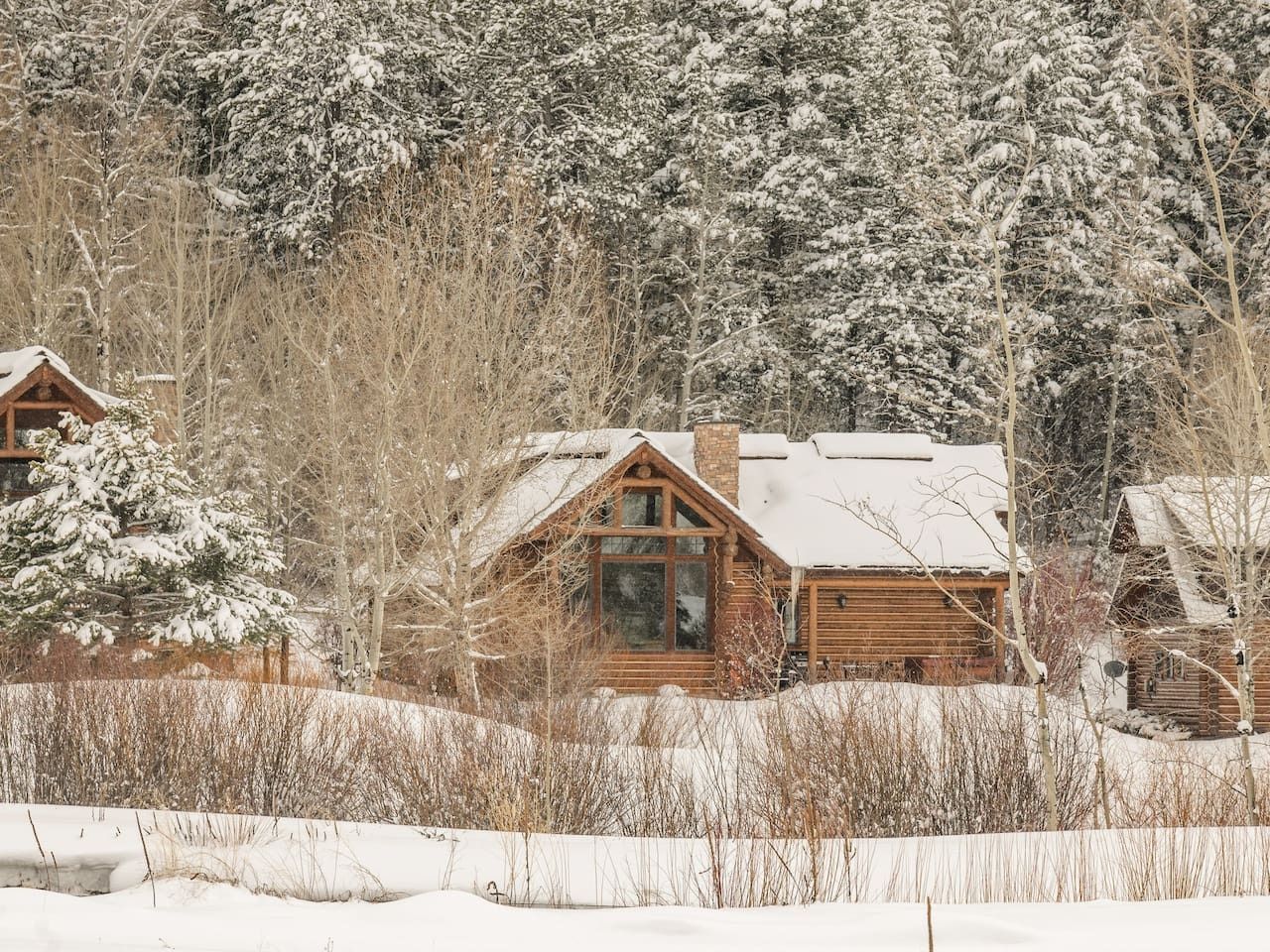 The Best North American Airbnbs for Skiing, From Tiny Cabins to Stately Chalets